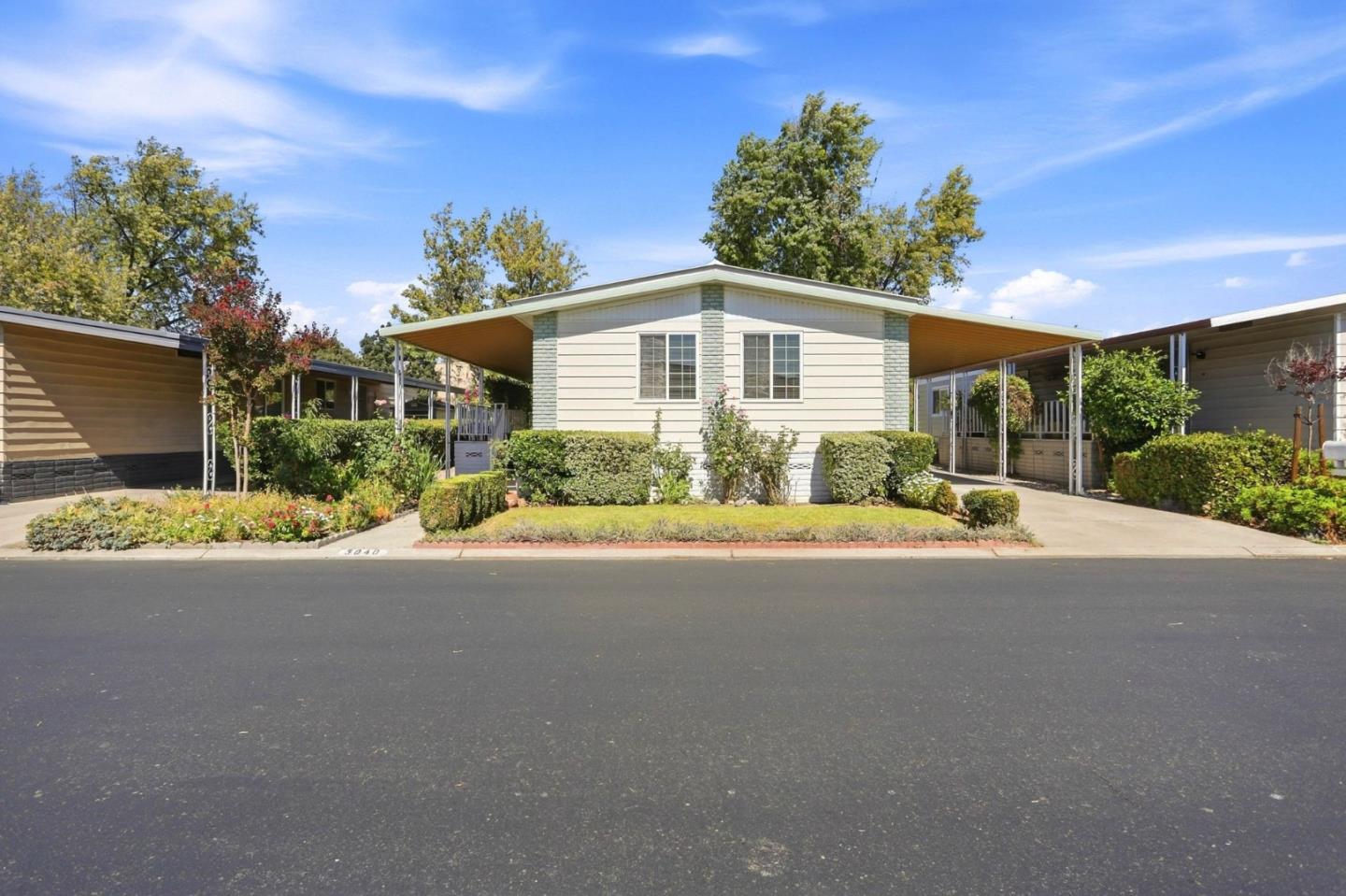 3040 Oakbridge Drive