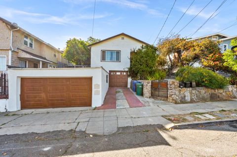 Photo of 2443-2445 24th Avenue, OAKLAND, CA 94601 (MLS # ML82037483)