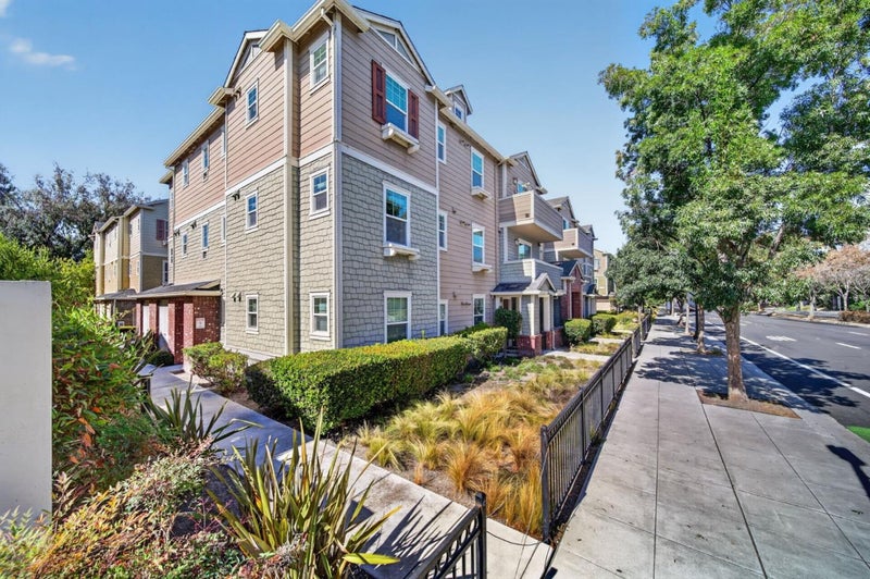 1033 Scotia Terrace 202