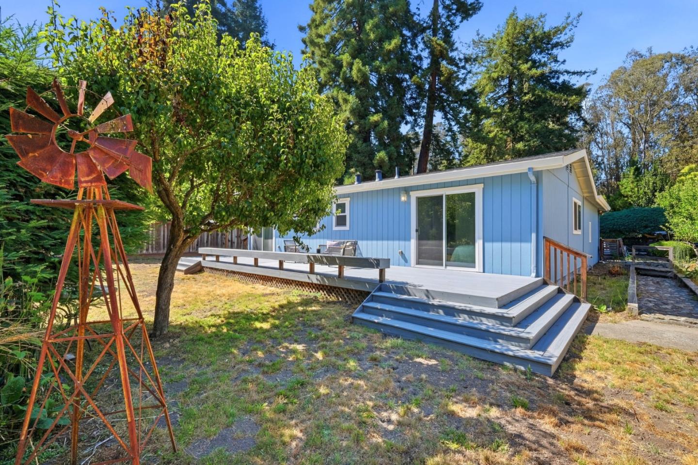 915 Pinetree Lane