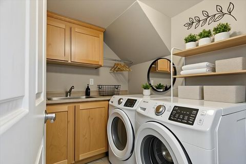 Tiny photo for 160 Trimble Court, GILROY, CA 95020 (MLS # ML82022591)