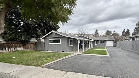 Photo of 1462 Hervey Lane Ln, SAN JOSE, CA 95125 (MLS # ML82034961)
