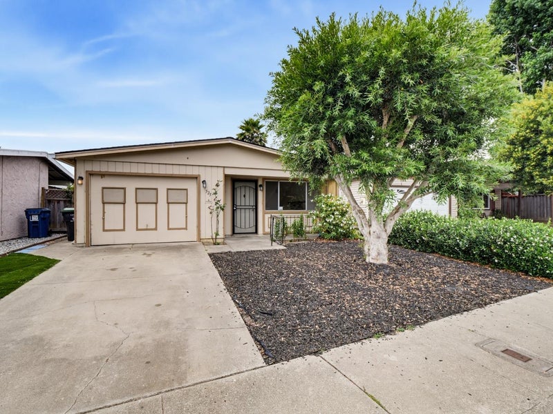525 El Rio Street