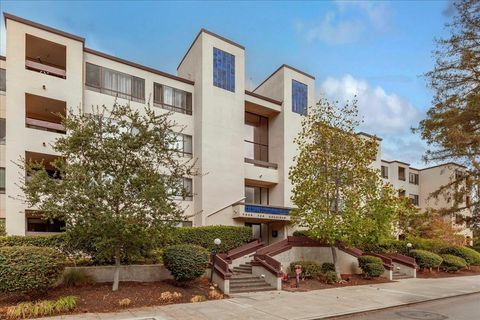 Photo of 410 Sheridan Avenue #227, PALO ALTO, CA 94306 (MLS # ML82024966)