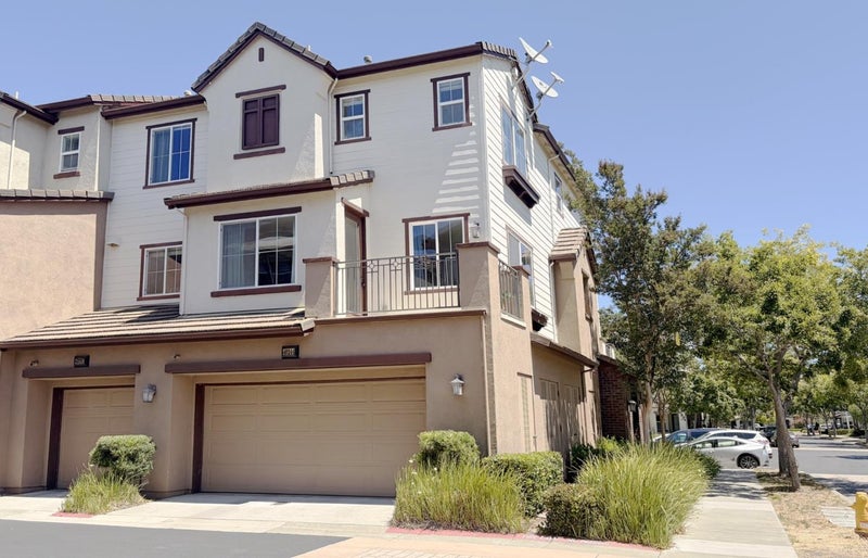 40242 Legend Rose Terrace