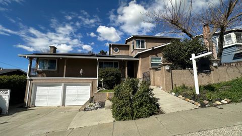 Photo of 722 Gleneagle Avenue, Hayward, CA 94544 (MLS # ML82037215)