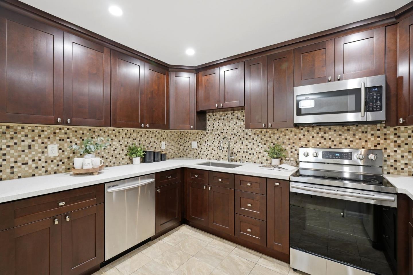1031 Crestview Drive 305