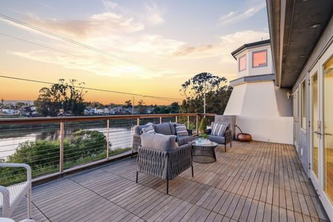 Photo of 2974 E Cliff Drive, Santa Cruz, CA 95062 (MLS # ML82041622)