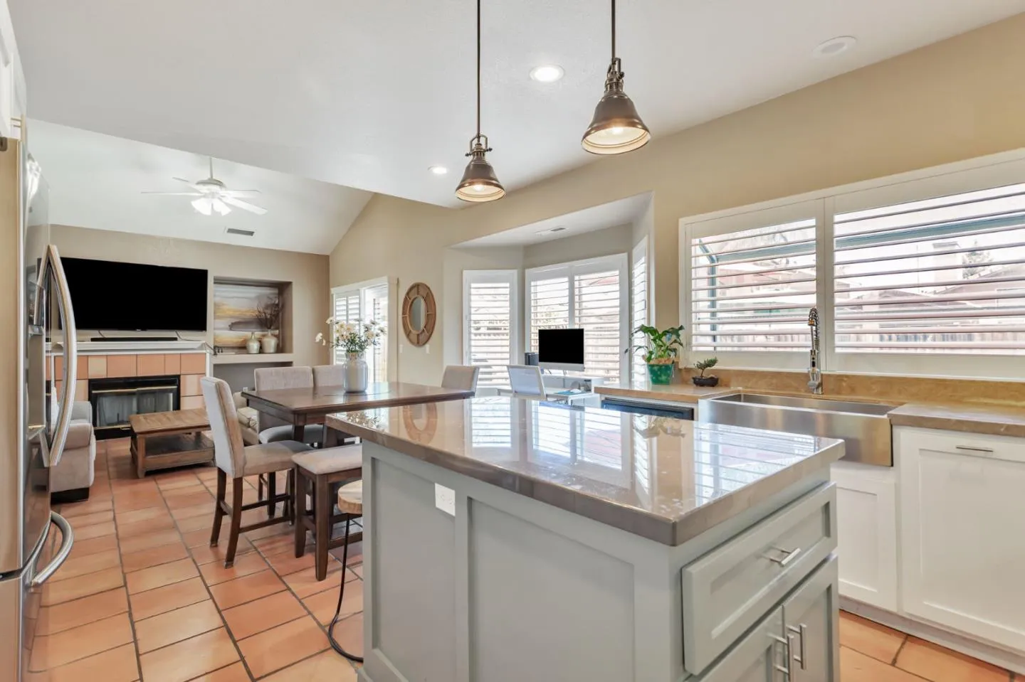 Hollister, California 95023, United States, 4 Bedrooms Bedrooms, ,3 BathroomsBathrooms,Residential,Active,139859