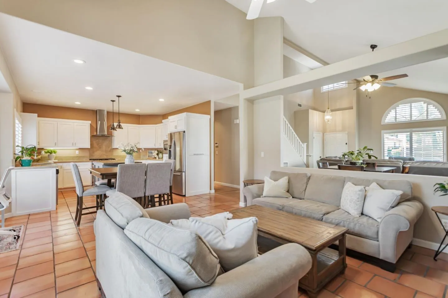 Hollister, California 95023, United States, 4 Bedrooms Bedrooms, ,3 BathroomsBathrooms,Residential,Active,139859