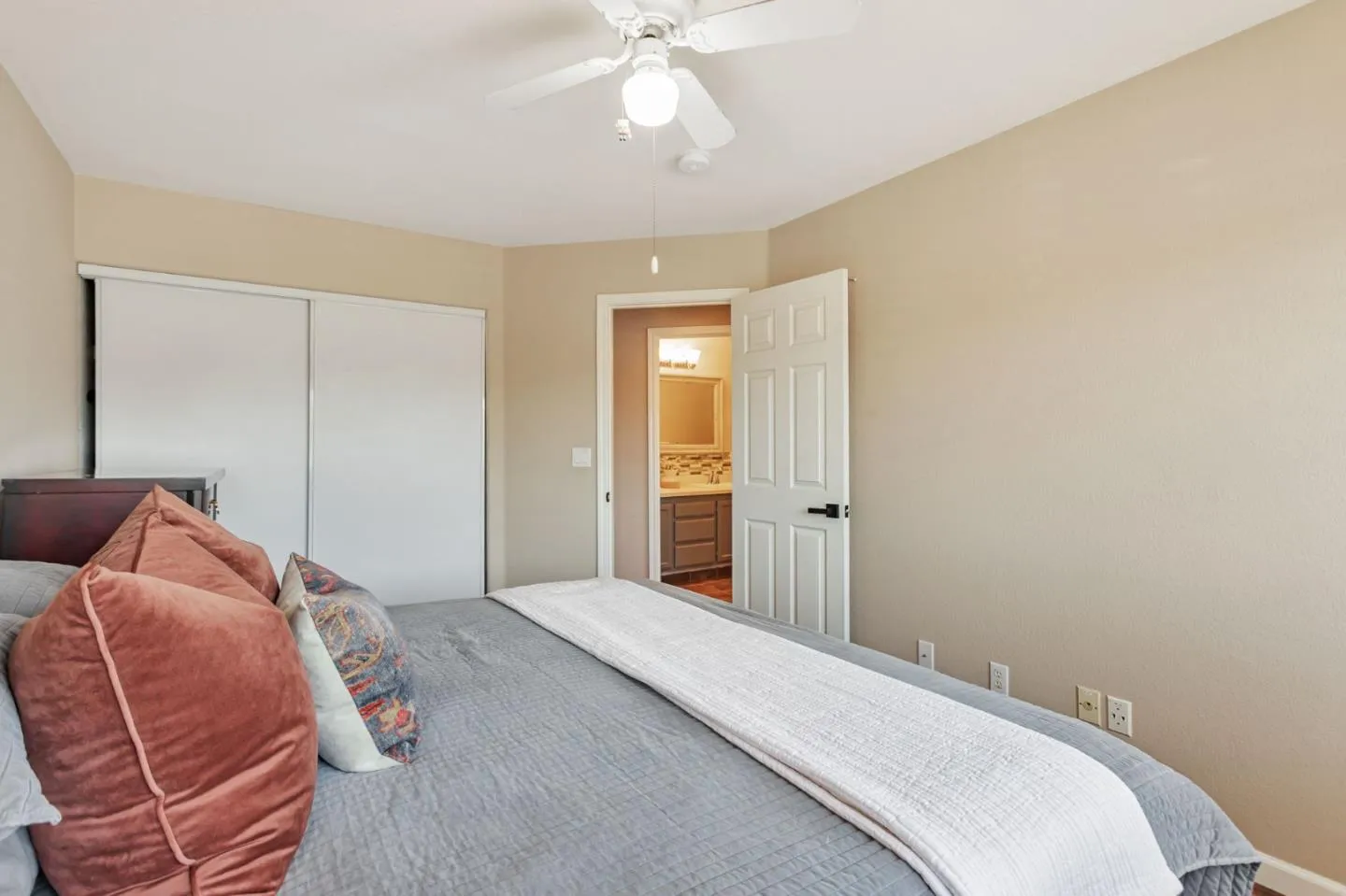 Hollister, California 95023, United States, 4 Bedrooms Bedrooms, ,3 BathroomsBathrooms,Residential,Active,139859