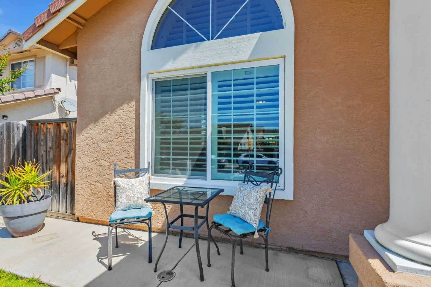 Hollister, California 95023, United States, 4 Bedrooms Bedrooms, ,3 BathroomsBathrooms,Residential,Active,139859