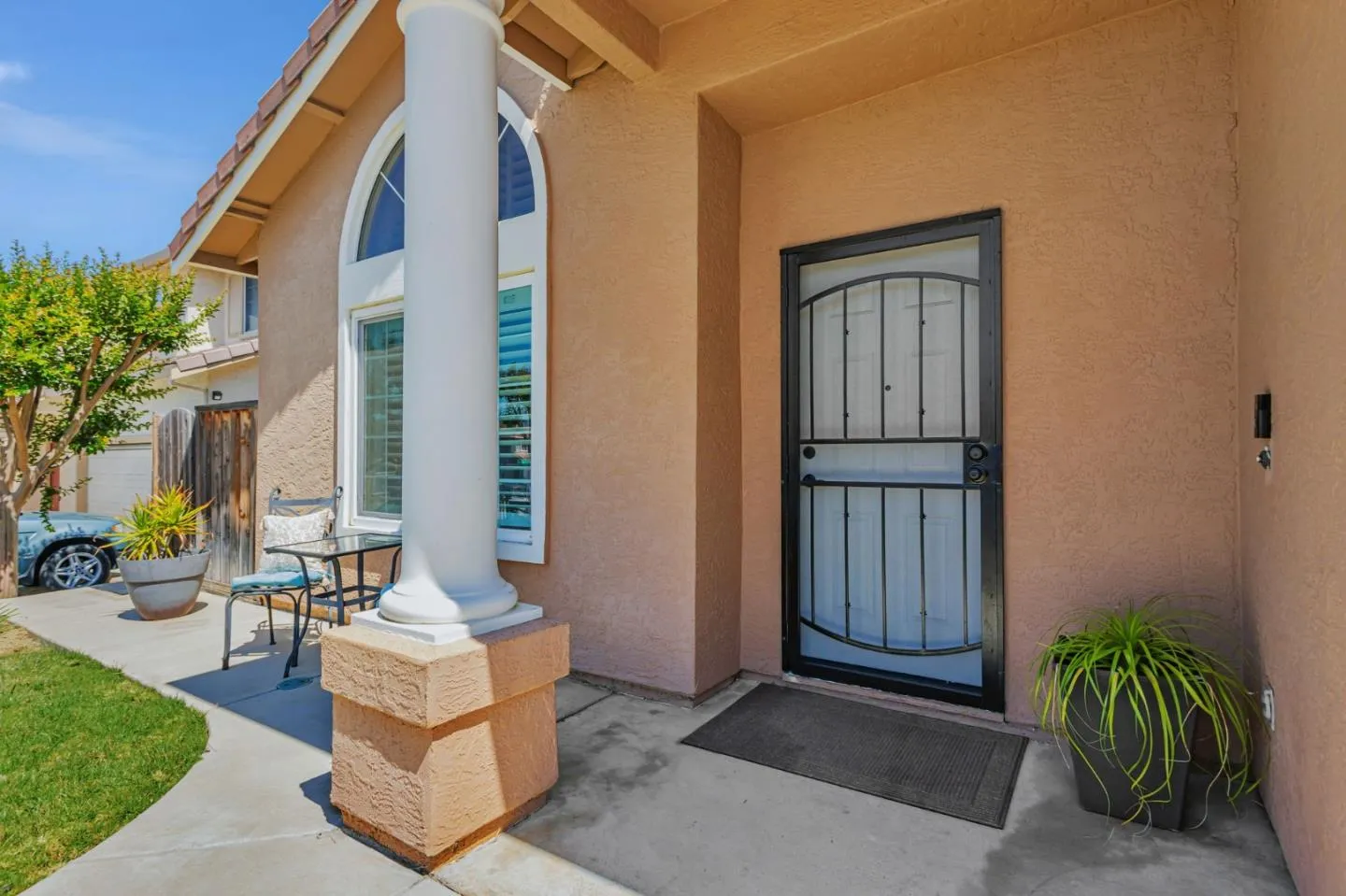 Hollister, California 95023, United States, 4 Bedrooms Bedrooms, ,3 BathroomsBathrooms,Residential,Active,139859