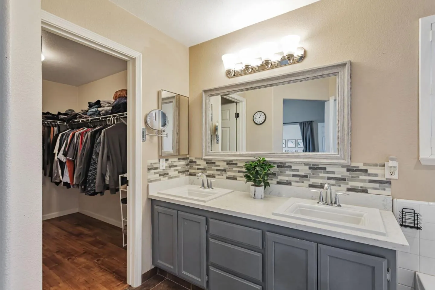 Hollister, California 95023, United States, 4 Bedrooms Bedrooms, ,3 BathroomsBathrooms,Residential,Active,139859