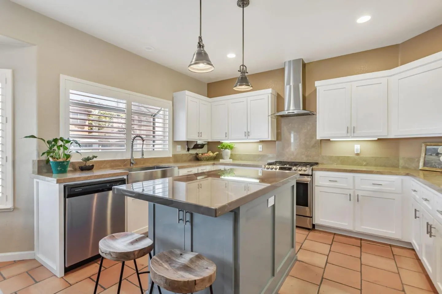 Hollister, California 95023, United States, 4 Bedrooms Bedrooms, ,3 BathroomsBathrooms,Residential,Active,139859