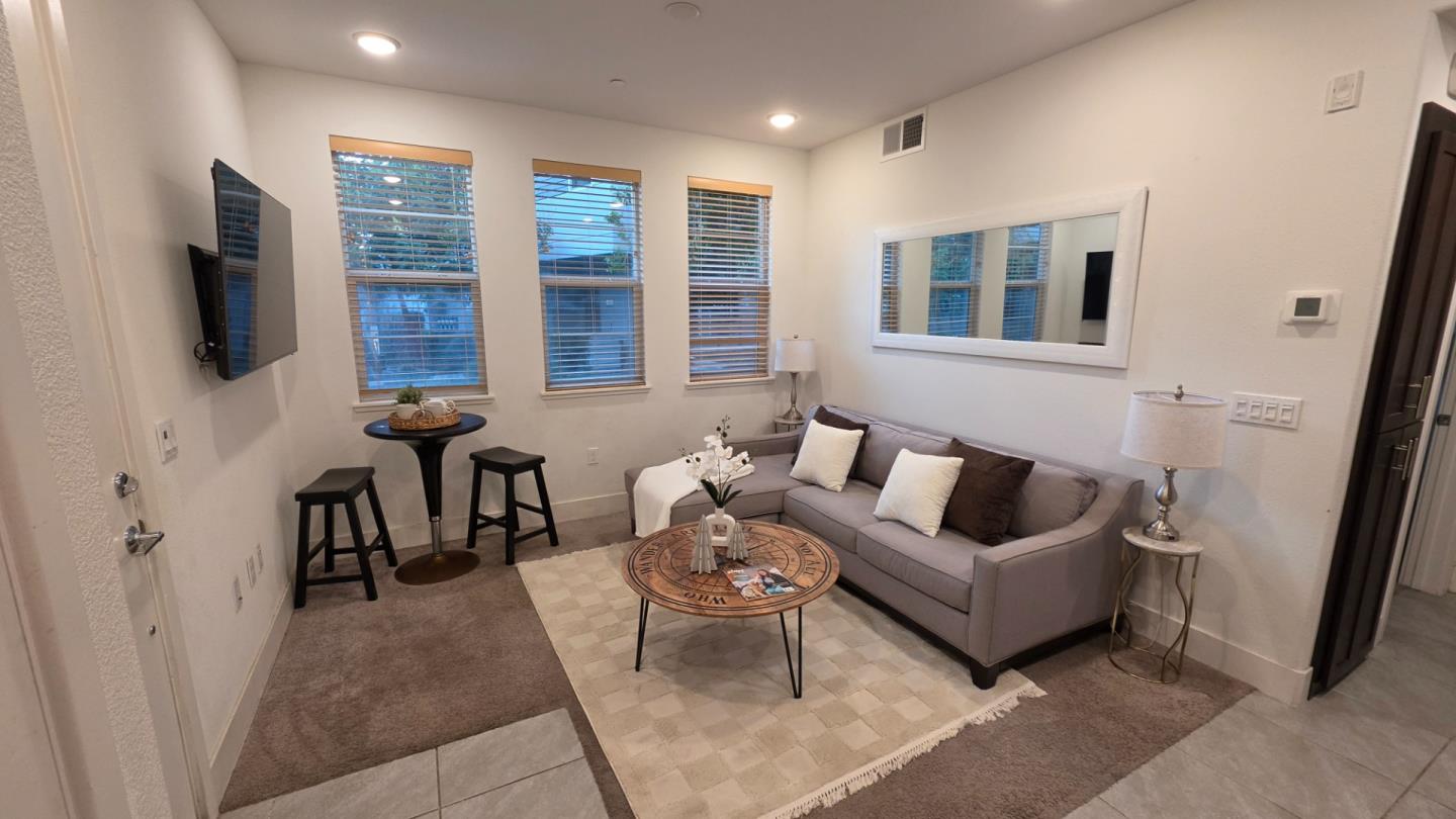 386 Rhythm Lane
