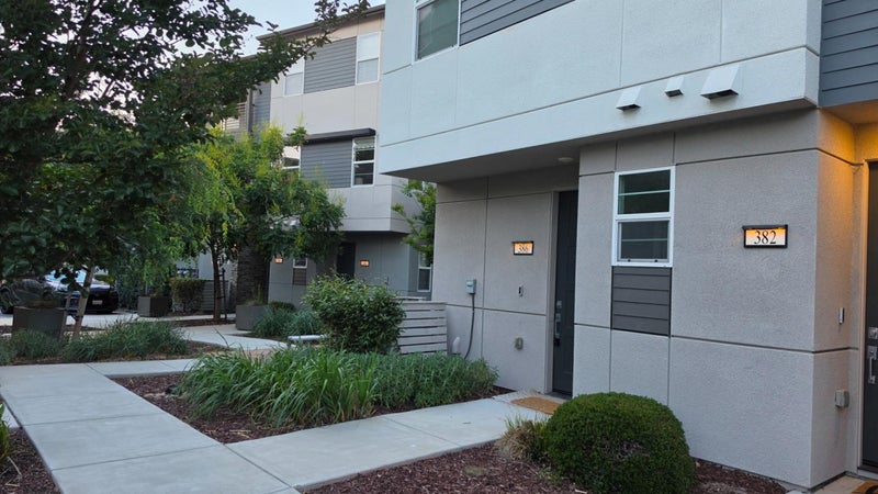 386 Rhythm Lane