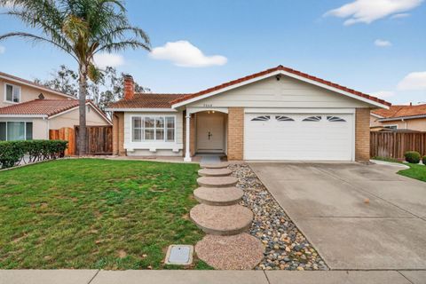 Photo of 5060 Anaheim Loop, UNION CITY, CA 94587 (MLS # ML82025794)