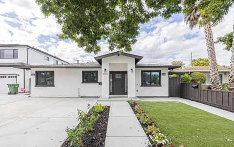 Photo of 2516 Parkland Court, SANTA CLARA, CA 95051 (MLS # ML82030859)