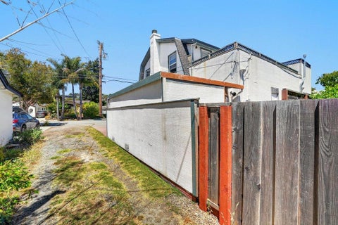 Tiny photo for 911 King Street, SANTA CRUZ, CA 95060 (MLS # ML82055145)