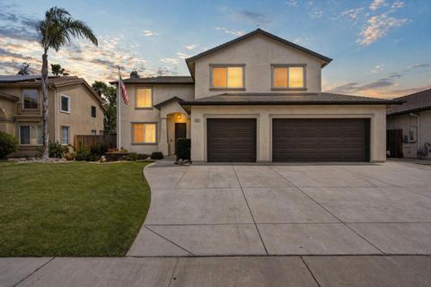 Photo of 2031 Serene Drive, Hollister, CA 95023 (MLS # ML82041627)
