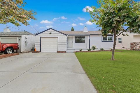 Tiny photo for 819 Bockman Road, SAN LORENZO, CA 94580 (MLS # ML82022568)