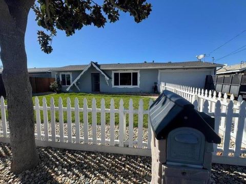 Photo of 750 El Camino Paraiso, Hollister, CA 95023 (MLS # ML82036132)