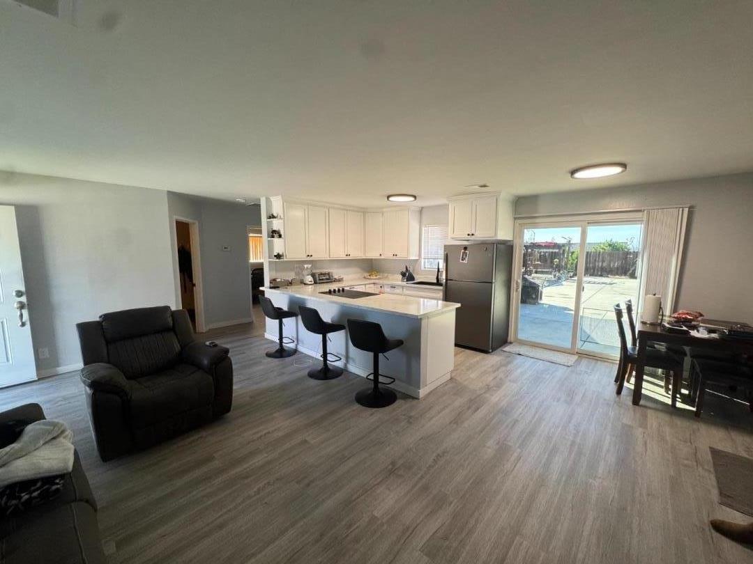 750 El Camino Paraiso