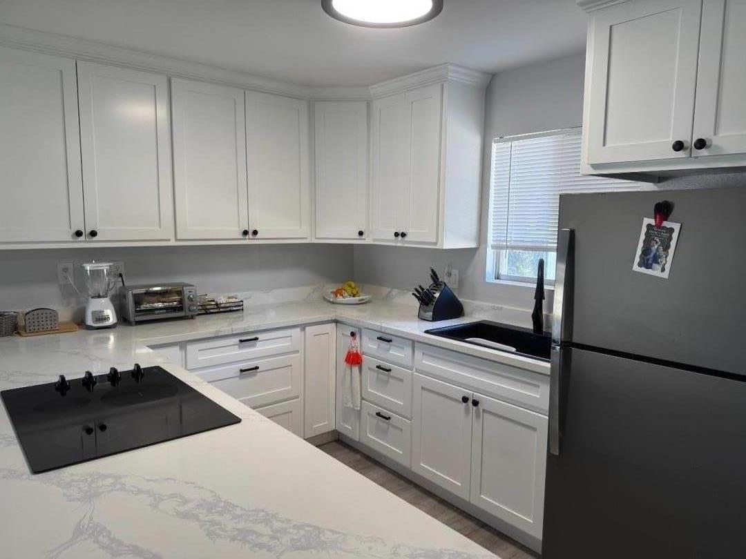 750 El Camino Paraiso