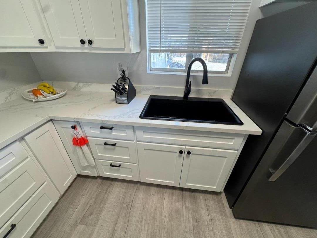 750 El Camino Paraiso