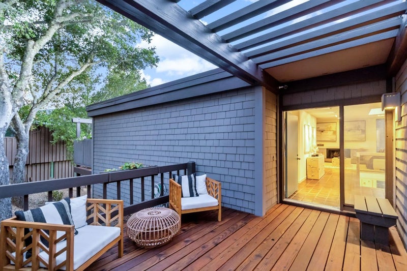 12 Hawkview Street