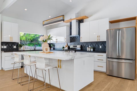 Tiny photo for 11234 Sun Valley Drive, OAKLAND, CA 94605 (MLS # ML82062894)