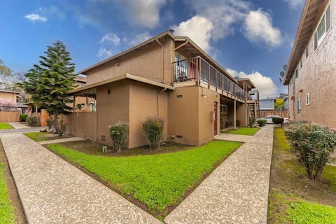 Photo of 110 Roundtable #19 Drive, SAN JOSE, CA 95111 (MLS # ML82062730)
