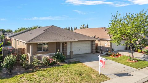 Photo of 536 Margaret Court, MERCED, CA 95341 (MLS # ML82042199)