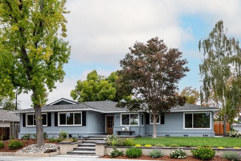 Photo of 1887 Walnut Drive, MOUNTAIN VIEW, CA 94040 (MLS # ML82024078)