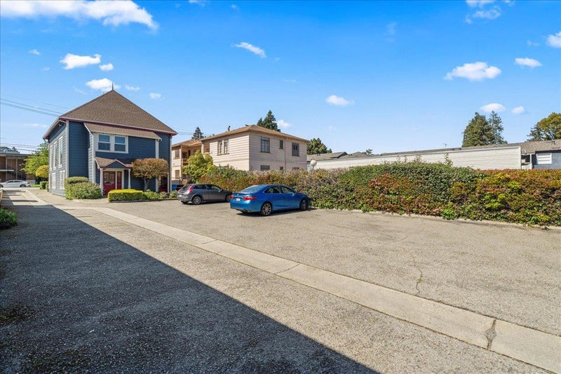 216 North San Mateo Drive