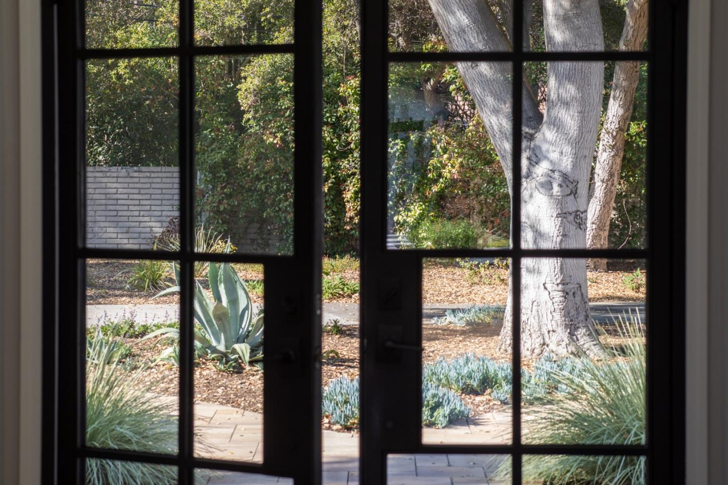 212 Oak Grove Avenue