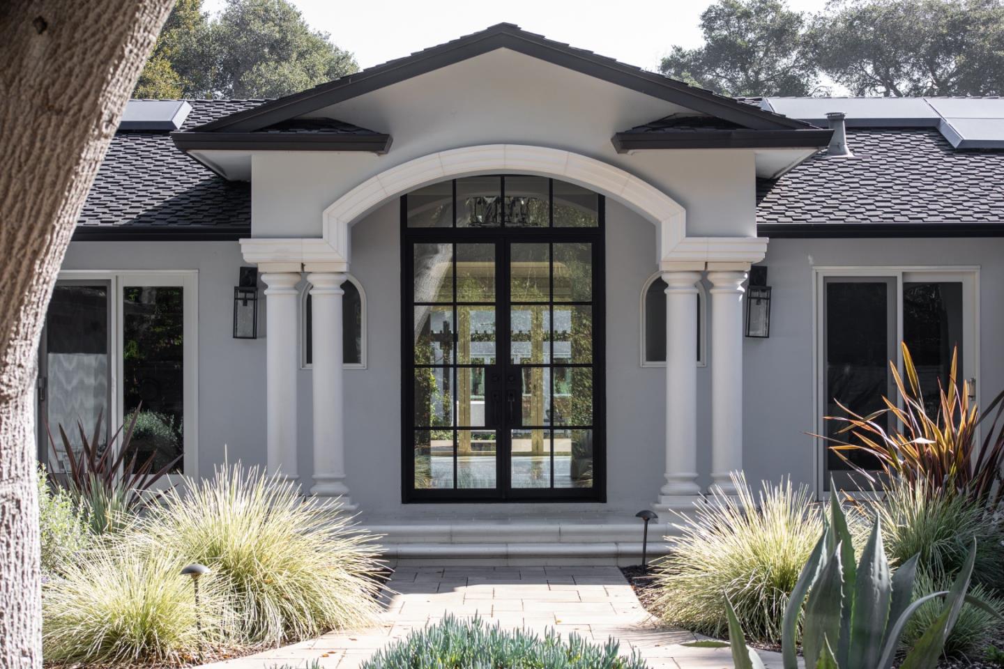 212 Oak Grove Avenue