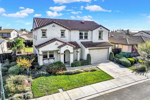 Photo of 307 Maverick Drive, VACAVILLE, CA 95687 (MLS # ML82028047)