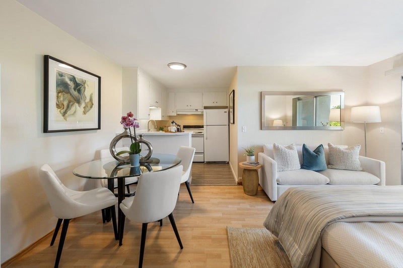 1458 Hudson Street 207