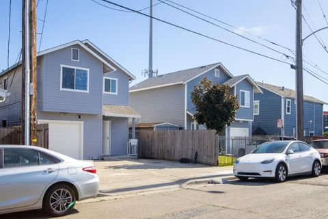 Photo of 816 7th Avenue, Oakland, CA 94606 (MLS # ML82050549)