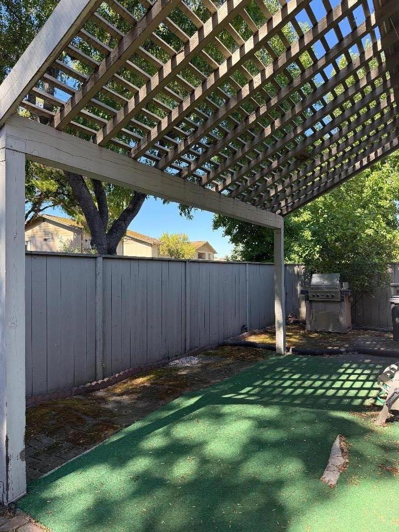 2007 Cedar Ridge Dr