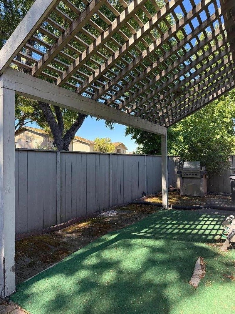 2007 Cedar Ridge Dr