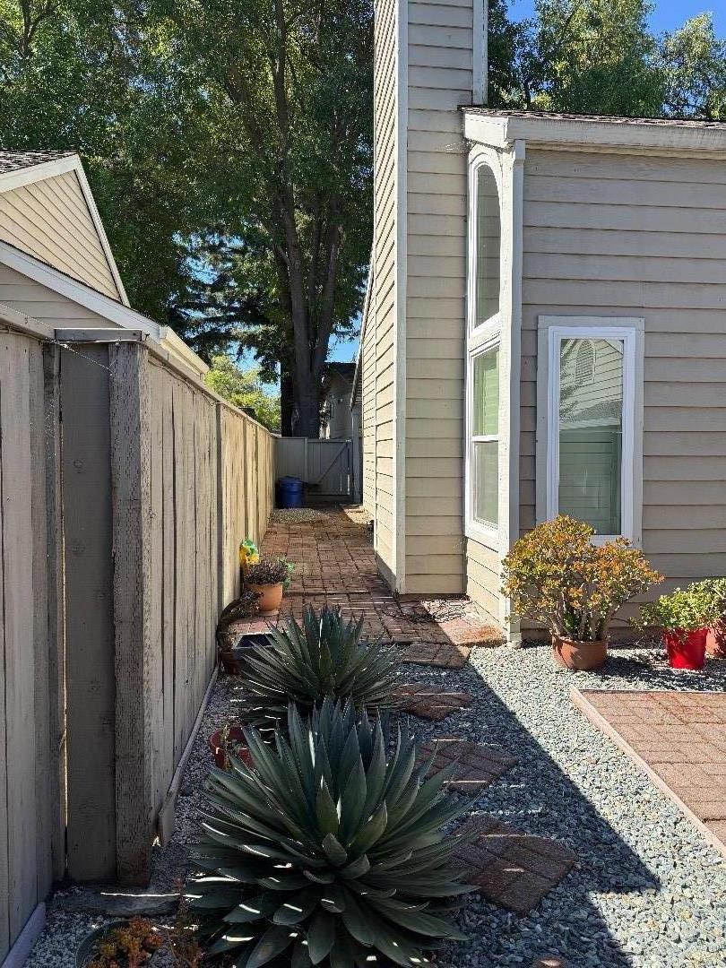 2007 Cedar Ridge Dr