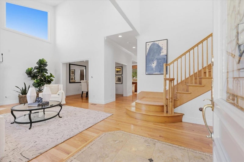 28 Hunt Way