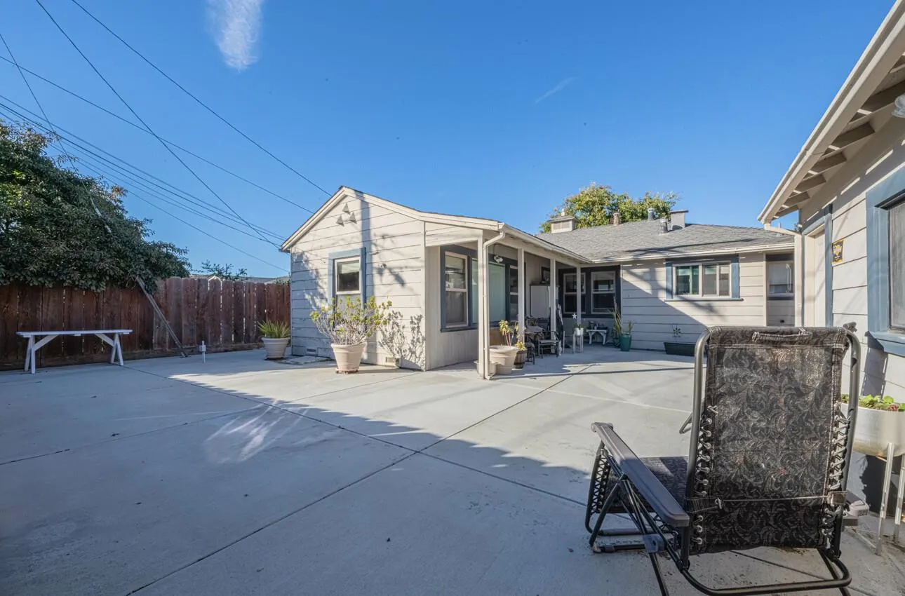 Salinas, California 93901, United States, 3 Bedrooms Bedrooms, ,2 BathroomsBathrooms,Residential,Active,229521