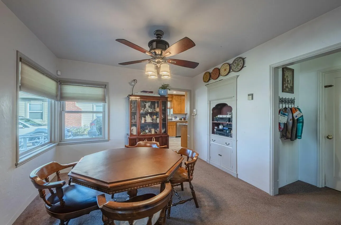 Salinas, California 93901, United States, 3 Bedrooms Bedrooms, ,2 BathroomsBathrooms,Residential,Active,229521