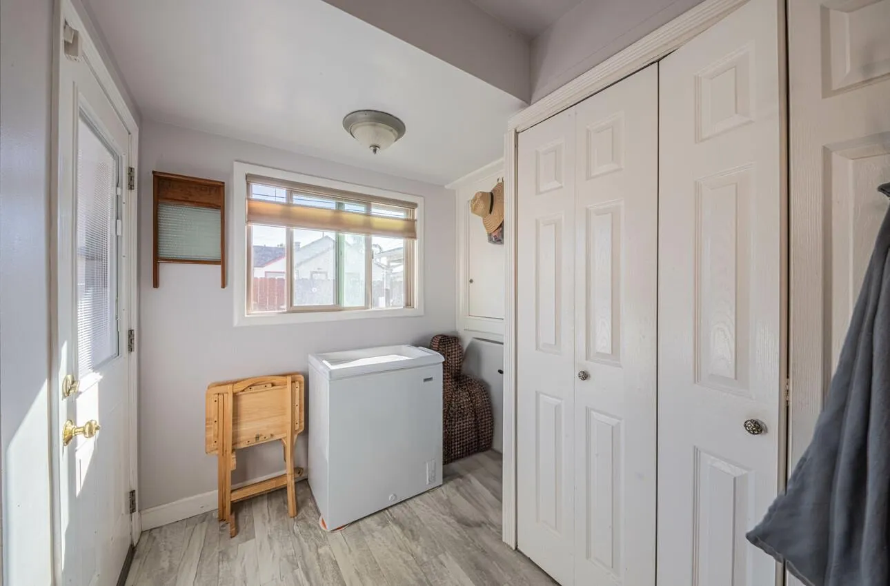 Salinas, California 93901, United States, 3 Bedrooms Bedrooms, ,2 BathroomsBathrooms,Residential,Active,229521