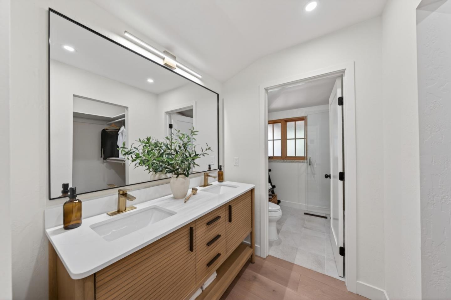 2734 Doverton Square