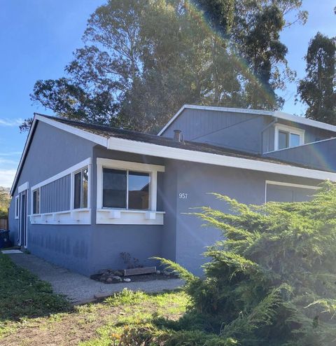 Photo of 957 S Arnold Way, HALF MOON BAY, CA 94019 (MLS # ML82027151)